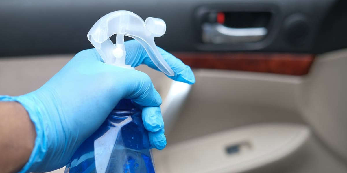 Gerüche aus dem Auto entfernen: So einfach geht's