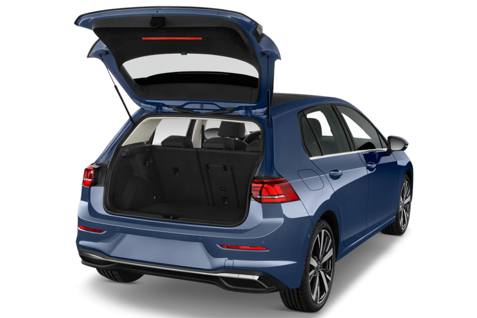 VW Golf 8 mit offener Heckklappe: Blick in den Kofferraum