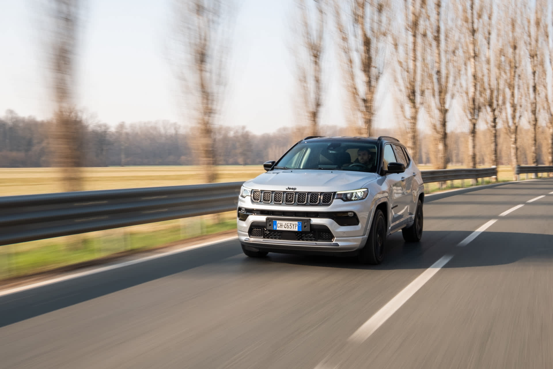 Jeep Compass fahrend