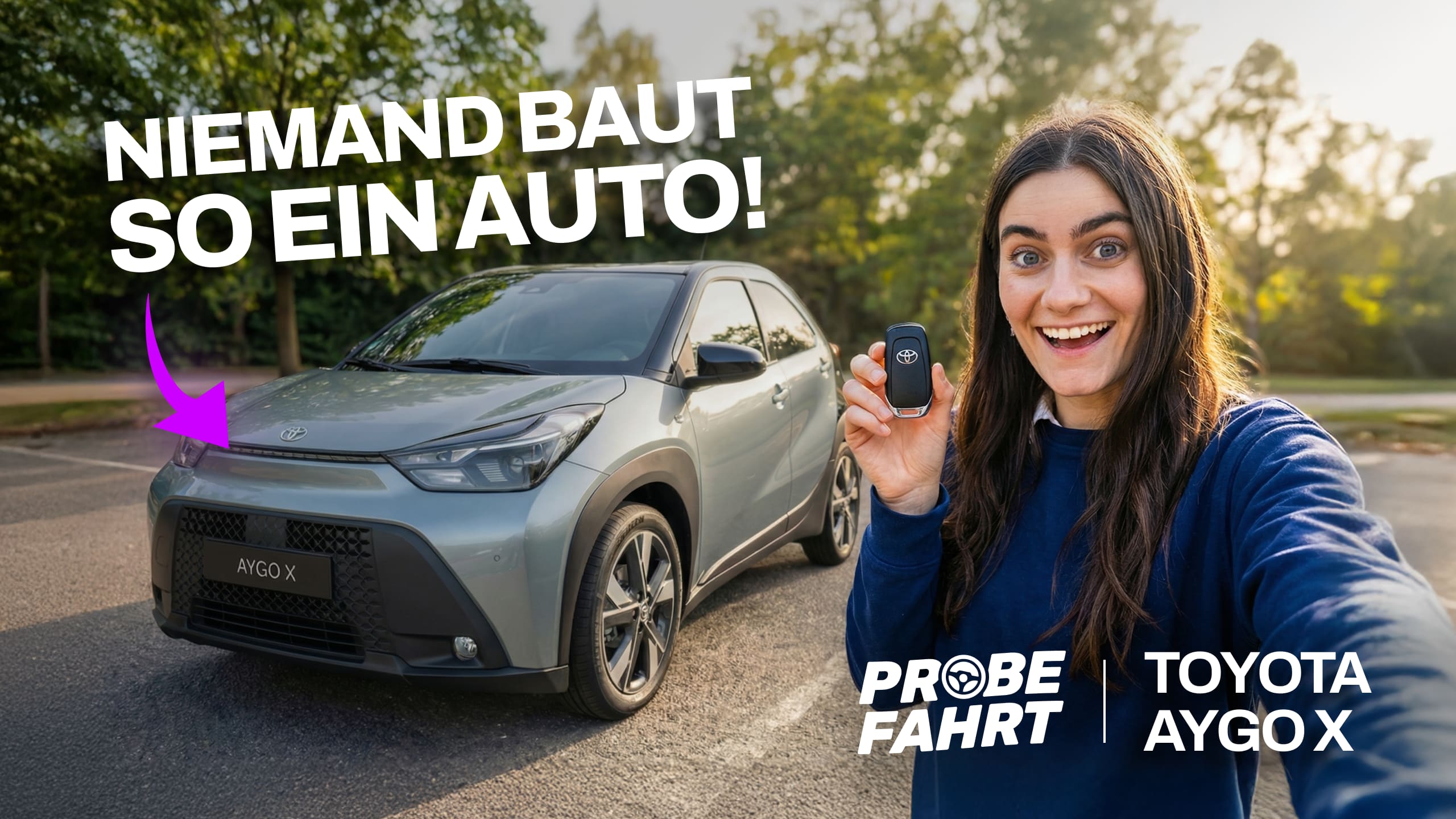 Thumbnail zum Video: Toyota Aygo X Hybrid Testfahrt. Frau steht vor einem Auto