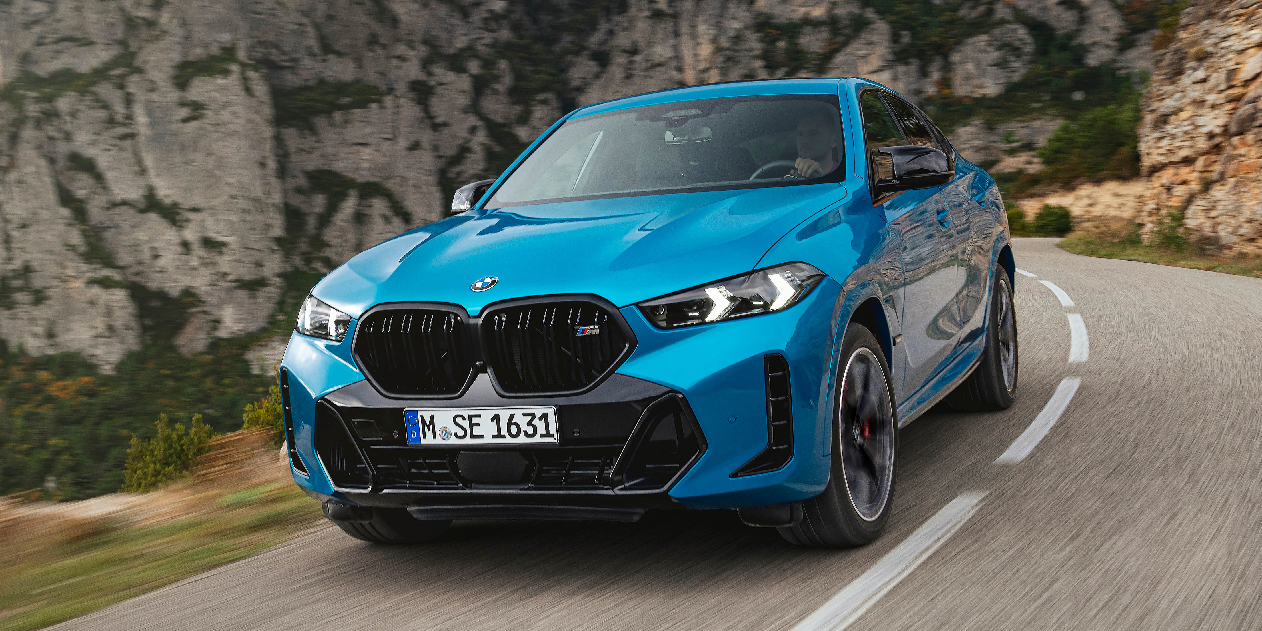 BMW X6 Font schräg
