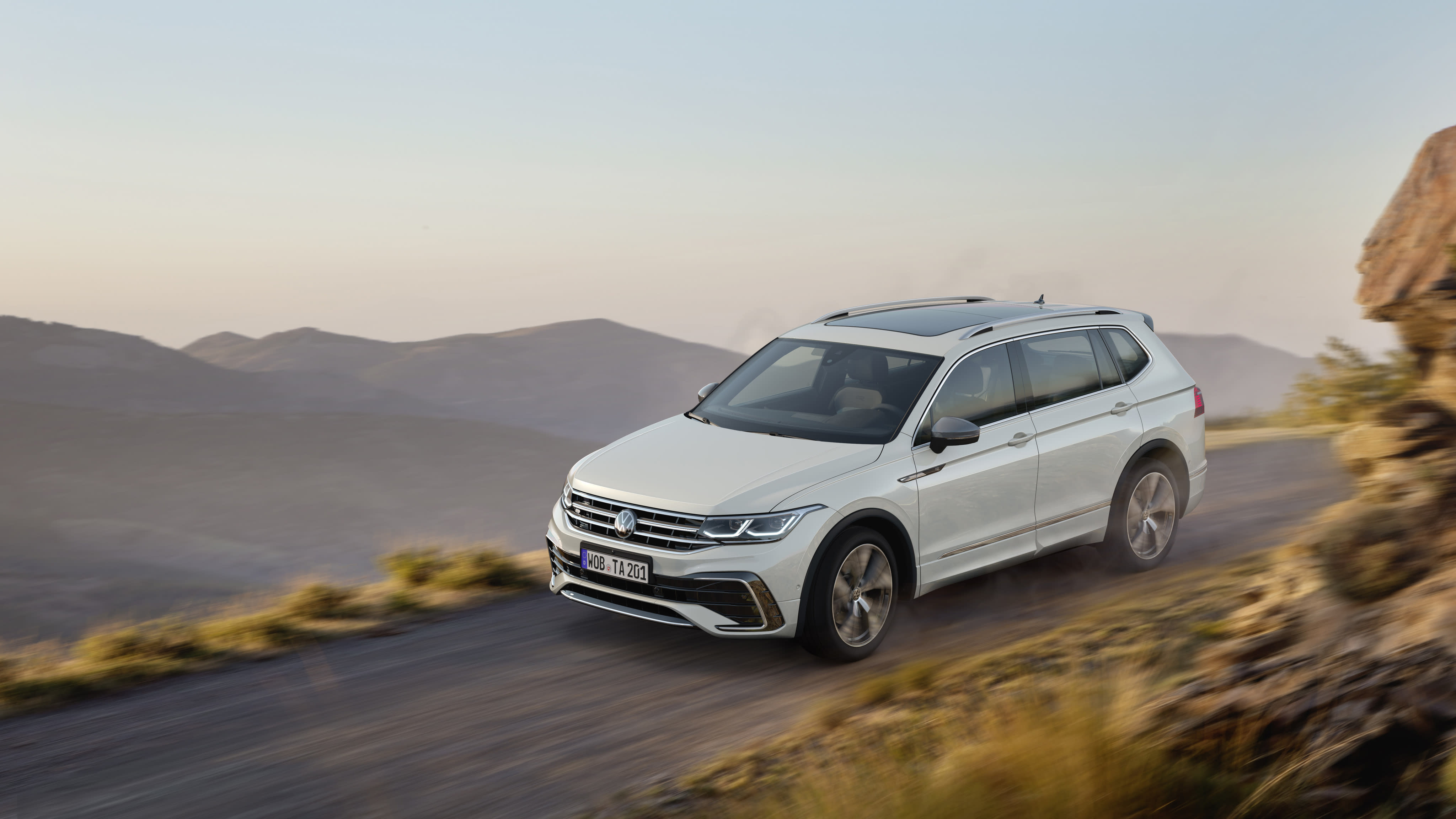 VW Tiguan Allspace fahrend