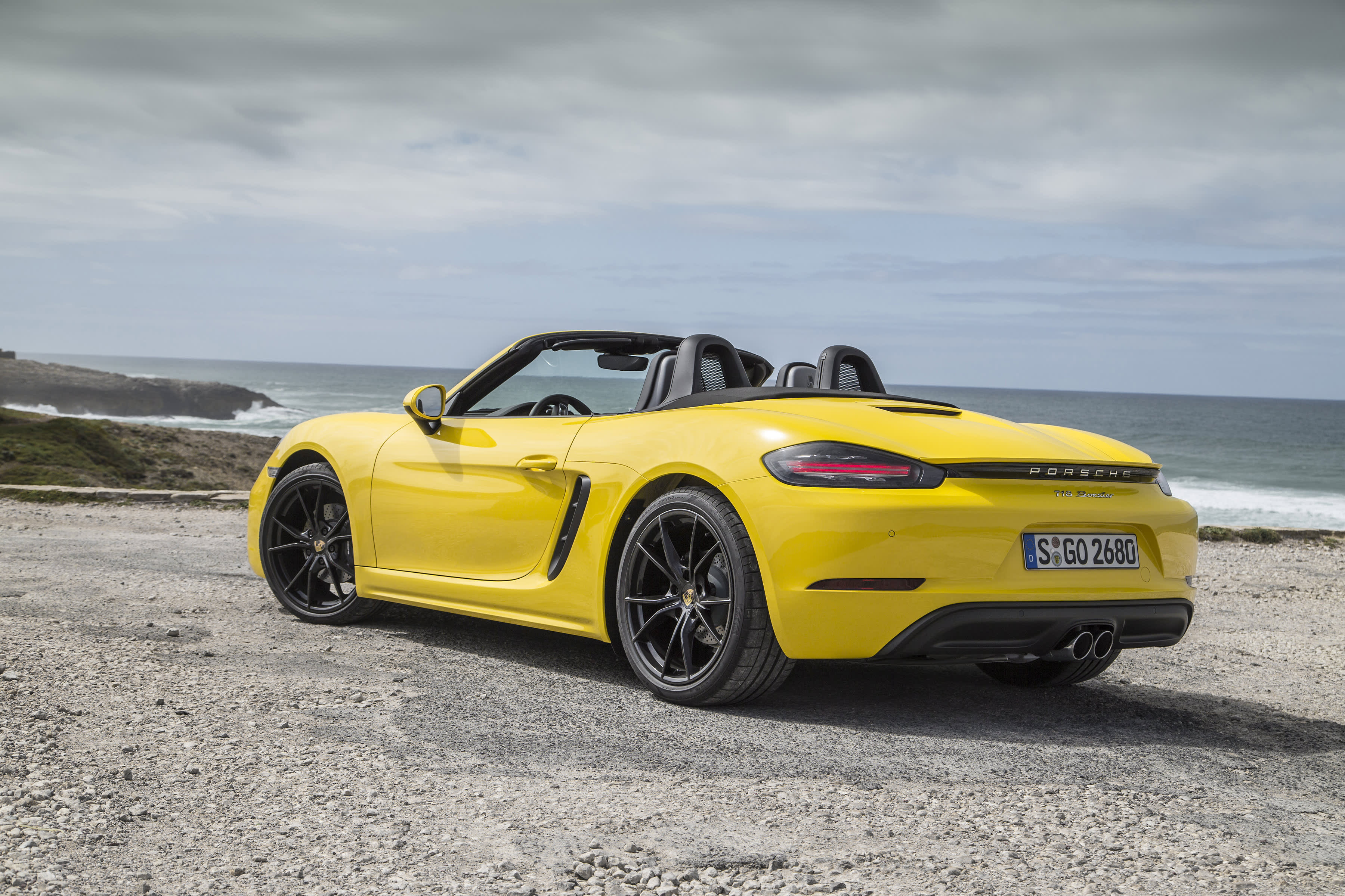 Porsche 718 Boxster hinten gelb