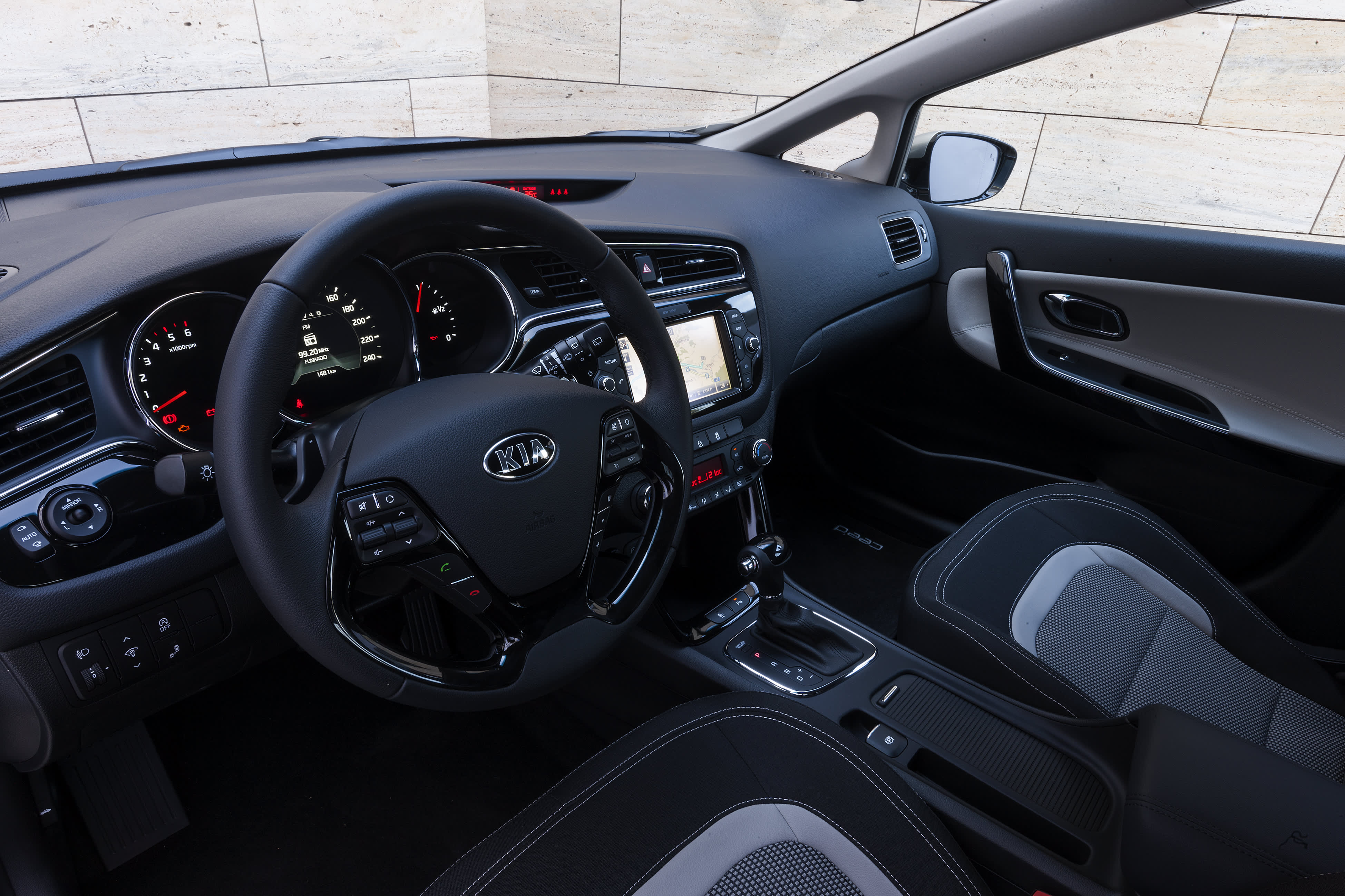 kia ceed innen cockpit