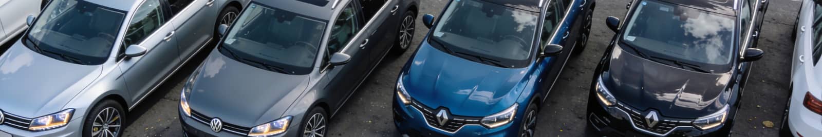 Jahreswagen auf Parkplatz