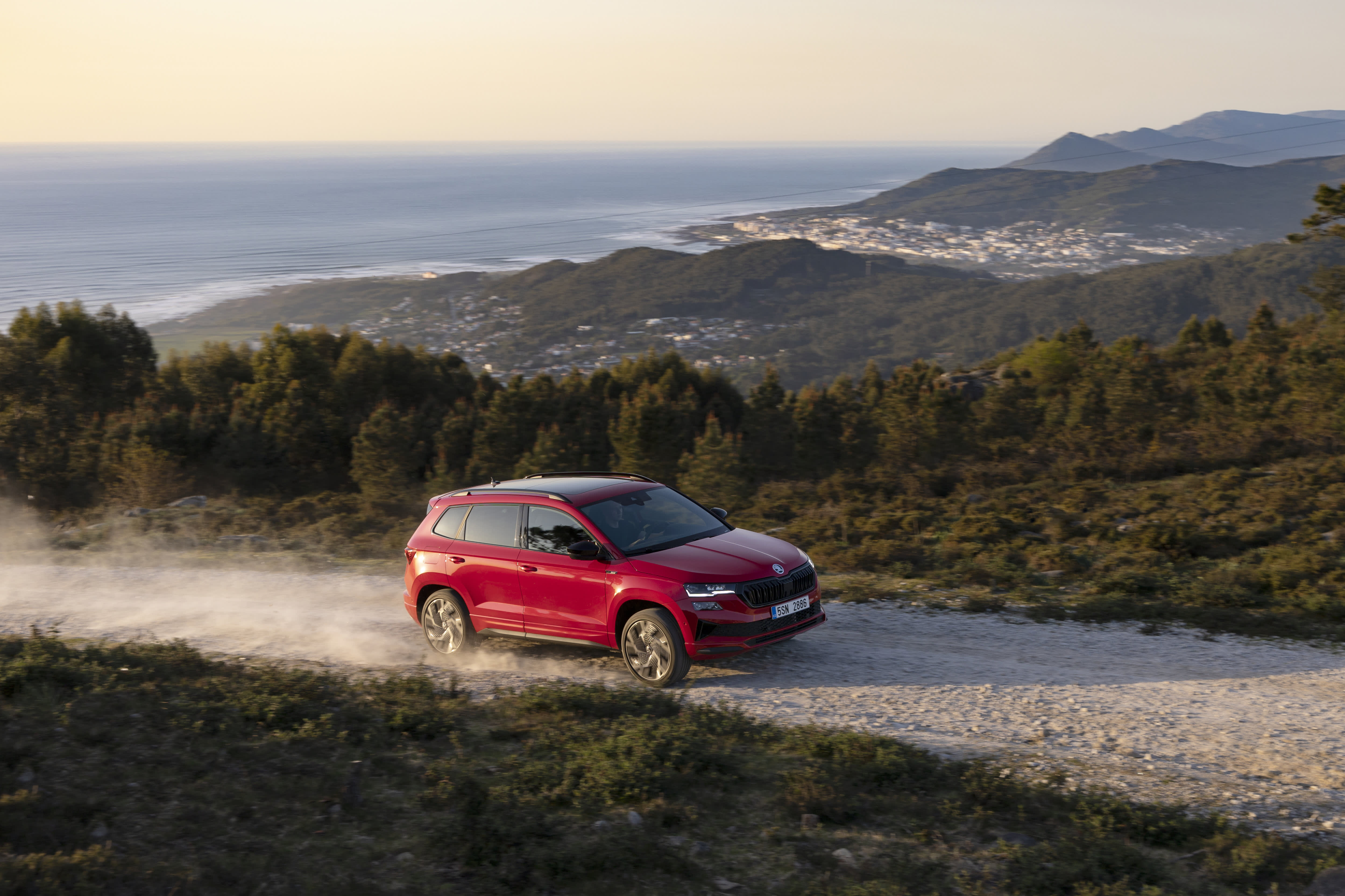 Skoda Karoq Sportline vorne fahrend