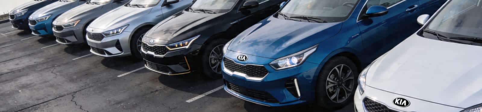 Kia Jahreswagen auf Parkplatz