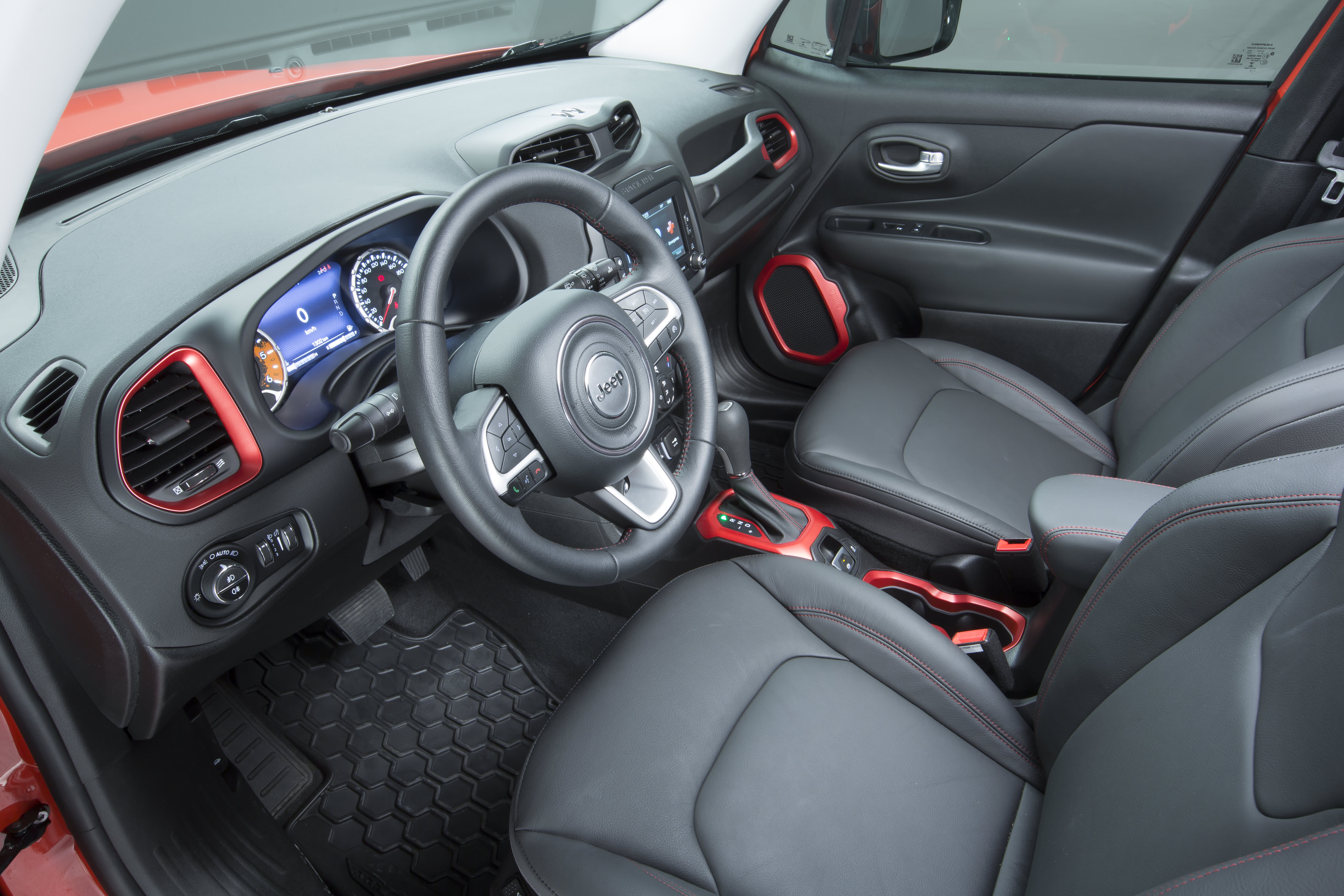  Jeep Renegade Lenkrad und Vordersitze