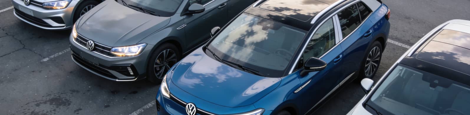 VW Jahreswagen auf Parkplatz