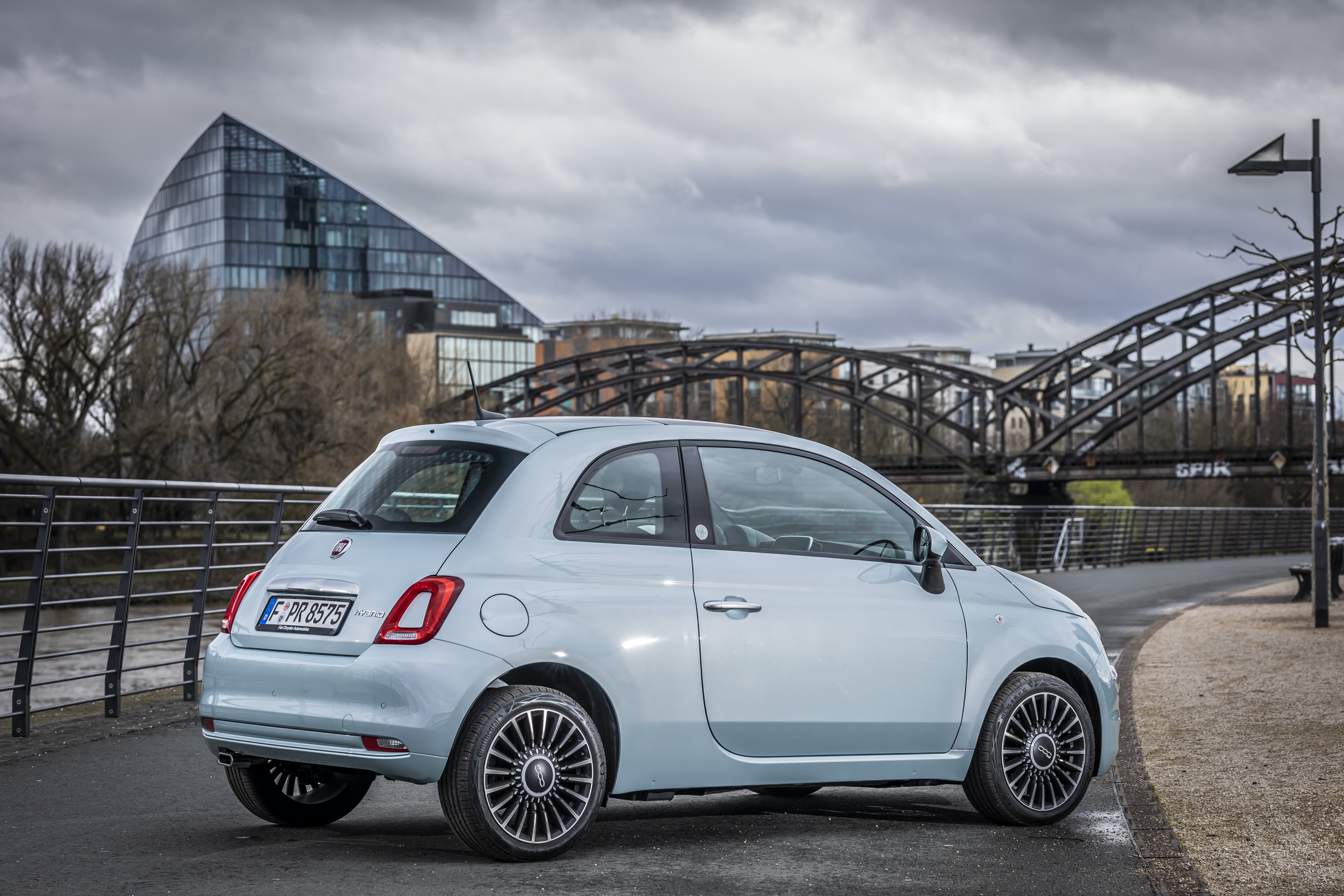 Fiat 500 Hybrid außen hinten