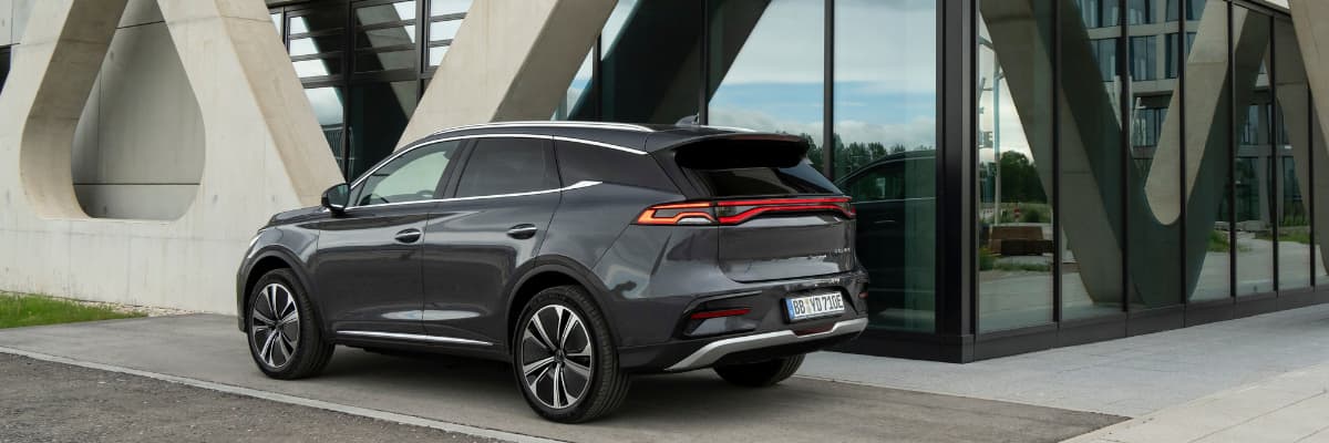 BYD Tang Heckansicht seitlich