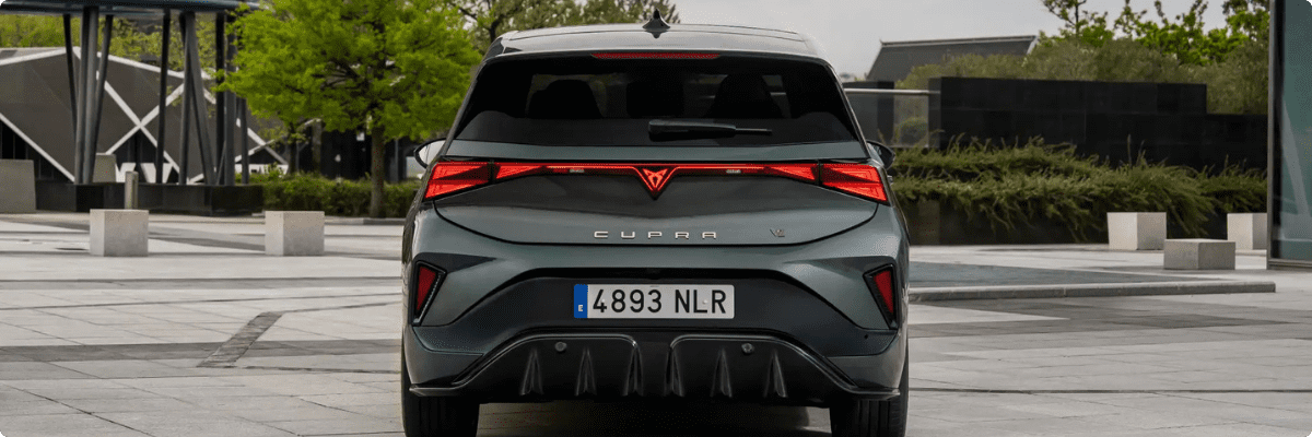 Cupra Born Heckansicht Totale