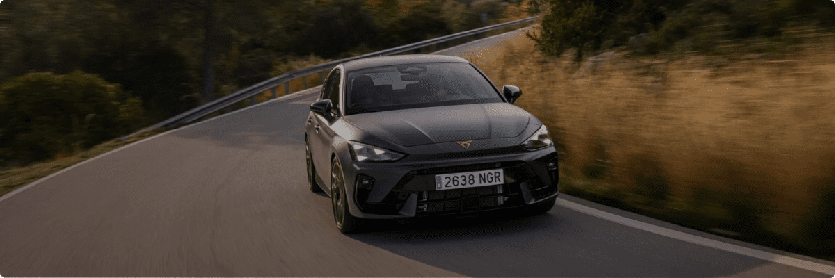 Cupra Leon VZ von vorne (KI-generiert)