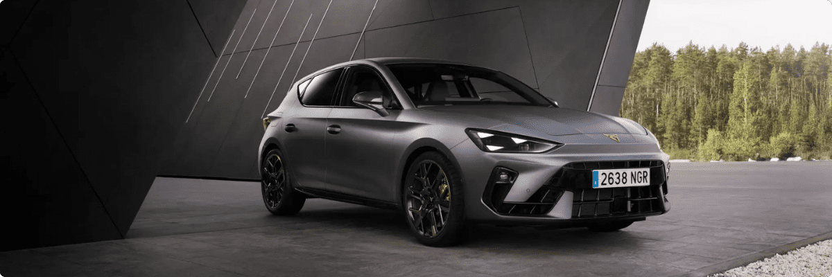 Cupra Leon VZ seitlich (KI-generiert)