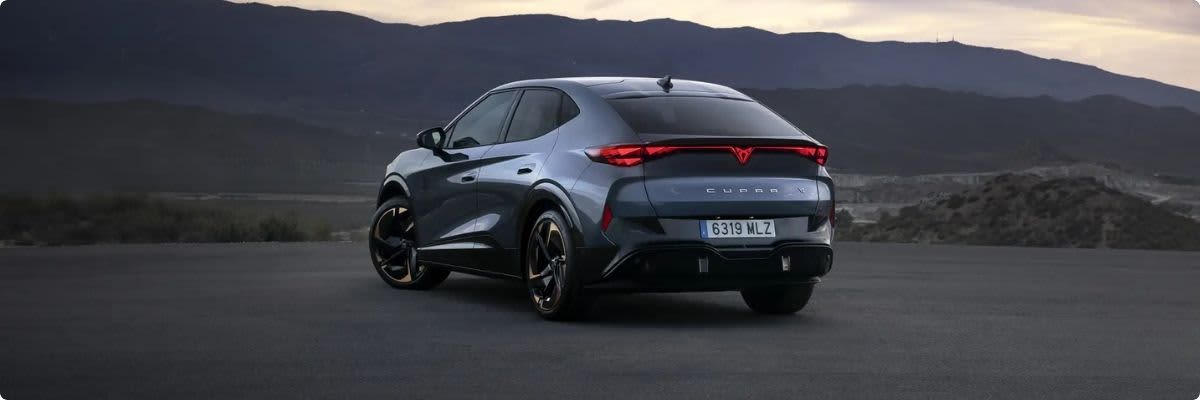 Cupra Tavascan Seitliche Heckansicht