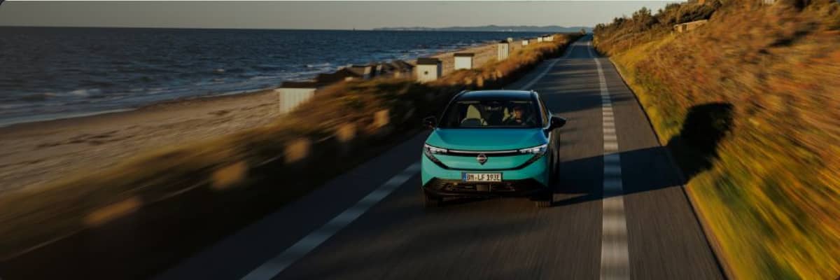 Nissan Leaf von vorne (KI-generiert)