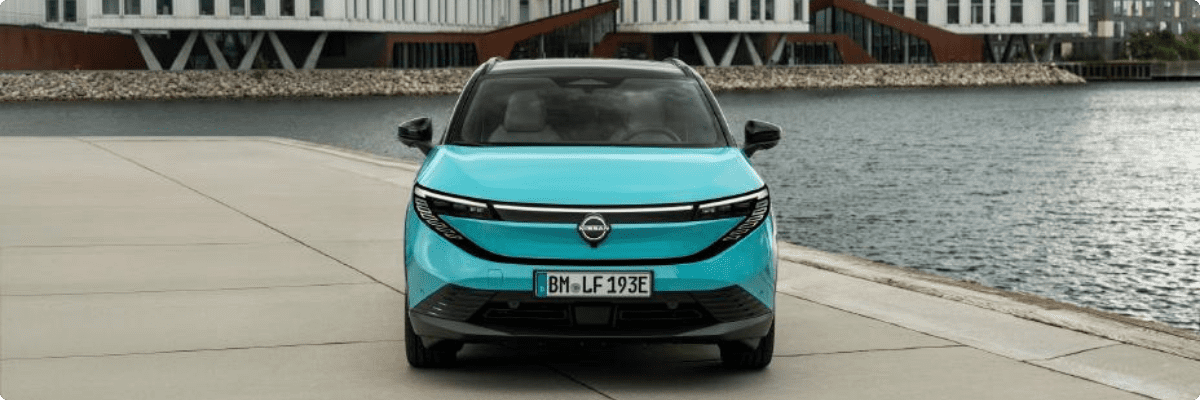 Nissan Leaf Front Totale (KI-generiert)