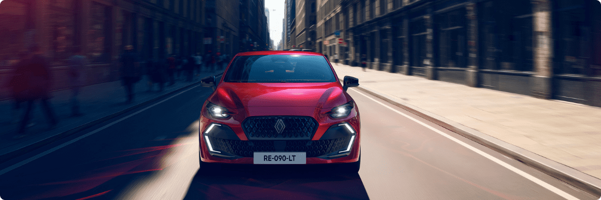 Renault Clio in rot von vorne