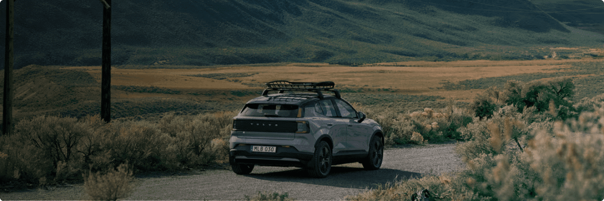 Volvo EX30 Cross Country von hinten 