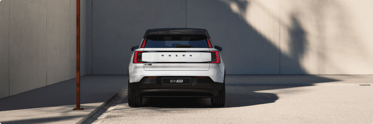 Volvo EX30 Heckansicht Totale