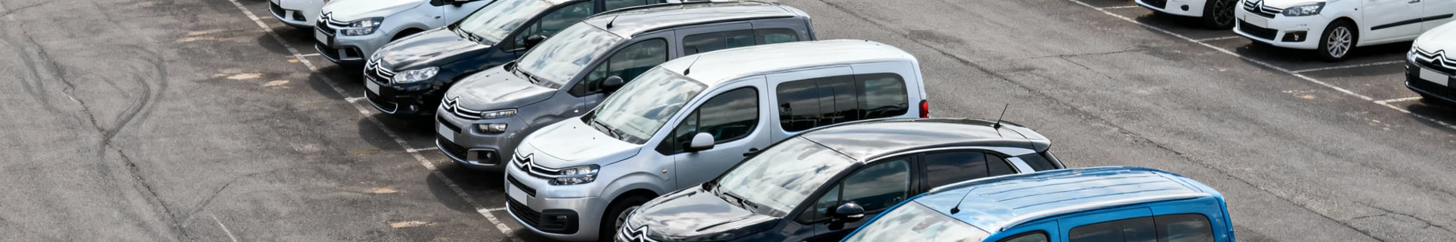 Citroen Gebrauchtwagen auf Parkplatz (Perplixity)