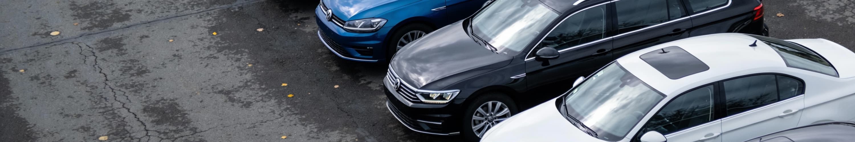 Diesel Gebrauchtwagen auf Parkplatz