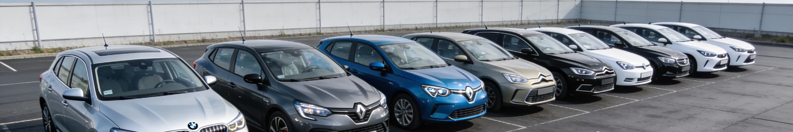 PHEV Gebrauchtwagen auf Parkplatz