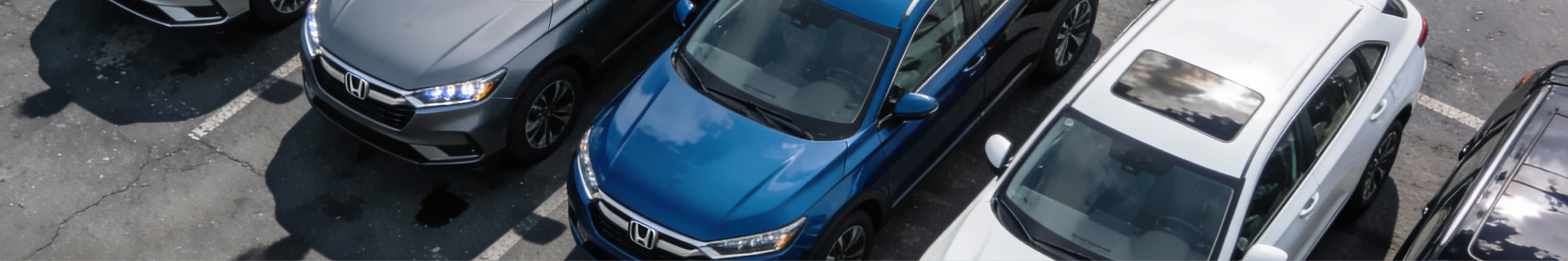 Honda Gebrauchtwagen auf Parkplatz (Perplexity)