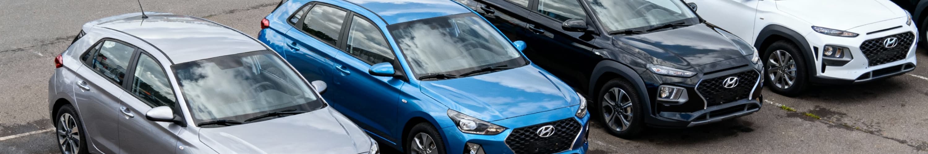 Hyundai Gebrauchtwagen auf Parkplatz (Perplexity)