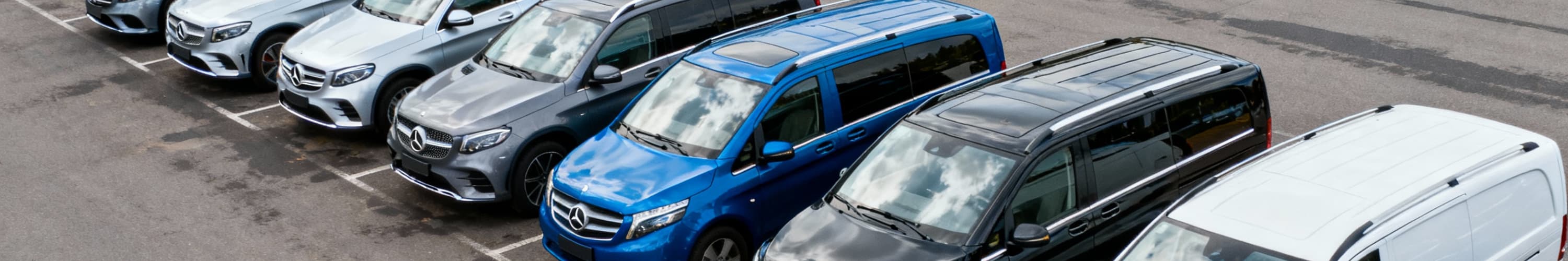 Mercedes Gebrauchtwagen auf Parkplatz (Perplexity)