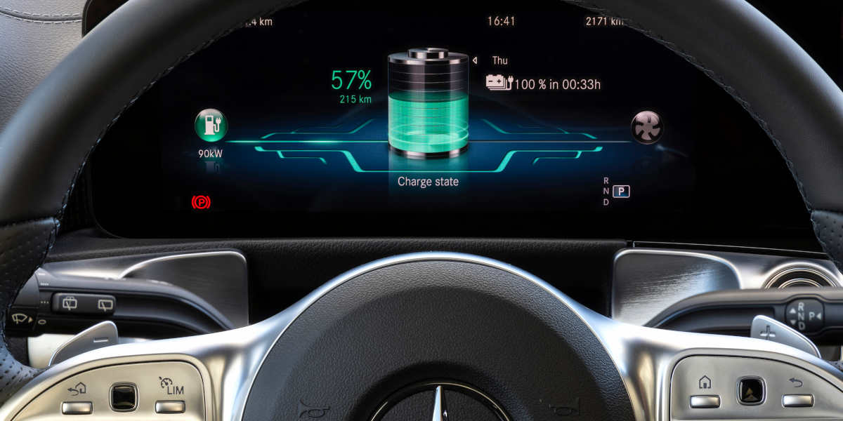 Mercedes-Benz EQB innen Instrumente Akku