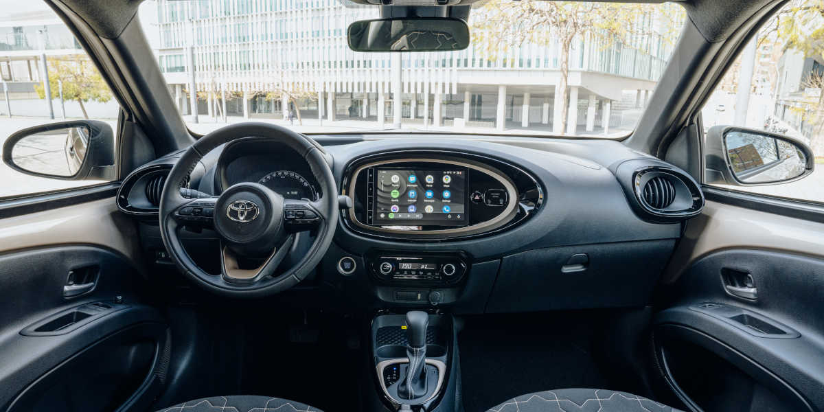 Toyota Aygo X innen Cockpit
