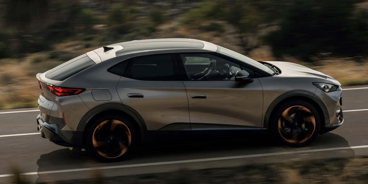 Cupra Tavascan Seite Fahrt