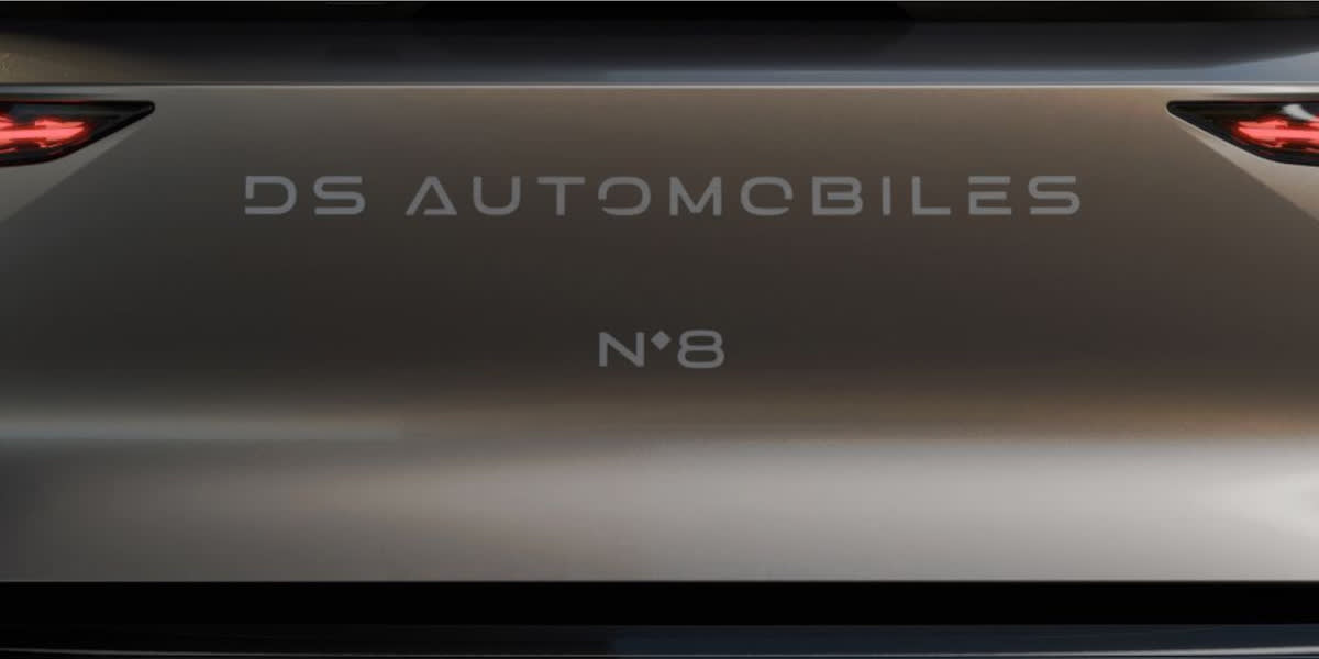 DS N°8 Teaser Heckklappe Schriftzug