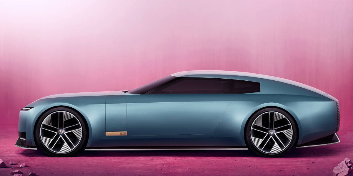 Jaguar Type 00 Seitenansicht Silhouette hellblaues Fahrzeug rosa Hintergrund