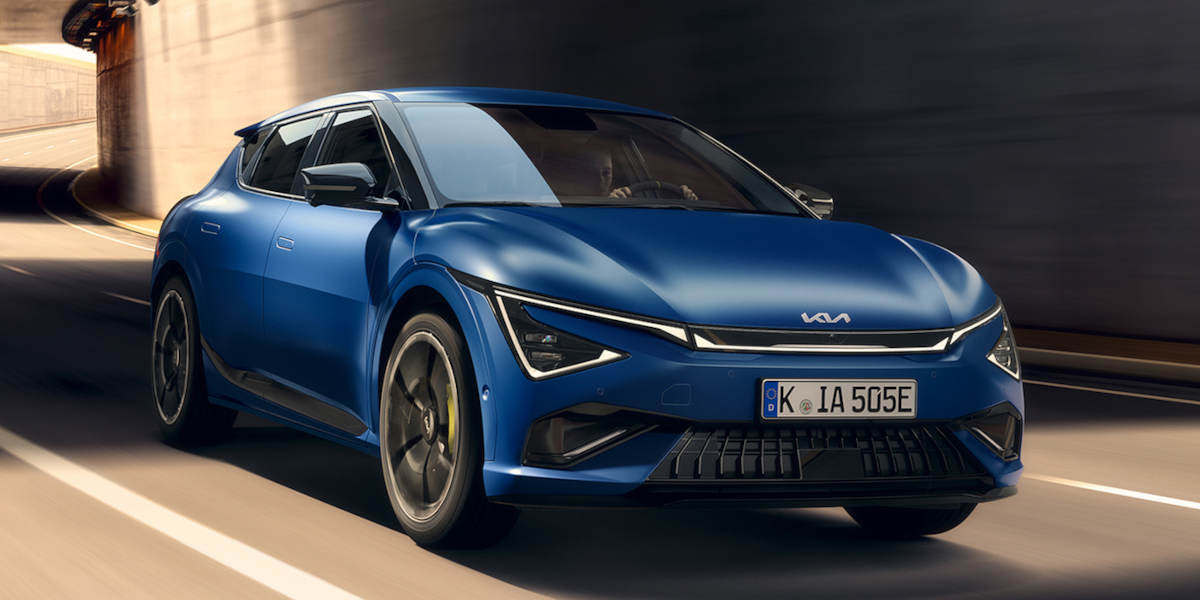 Kia EV6 GT blau Frontansicht schräg
