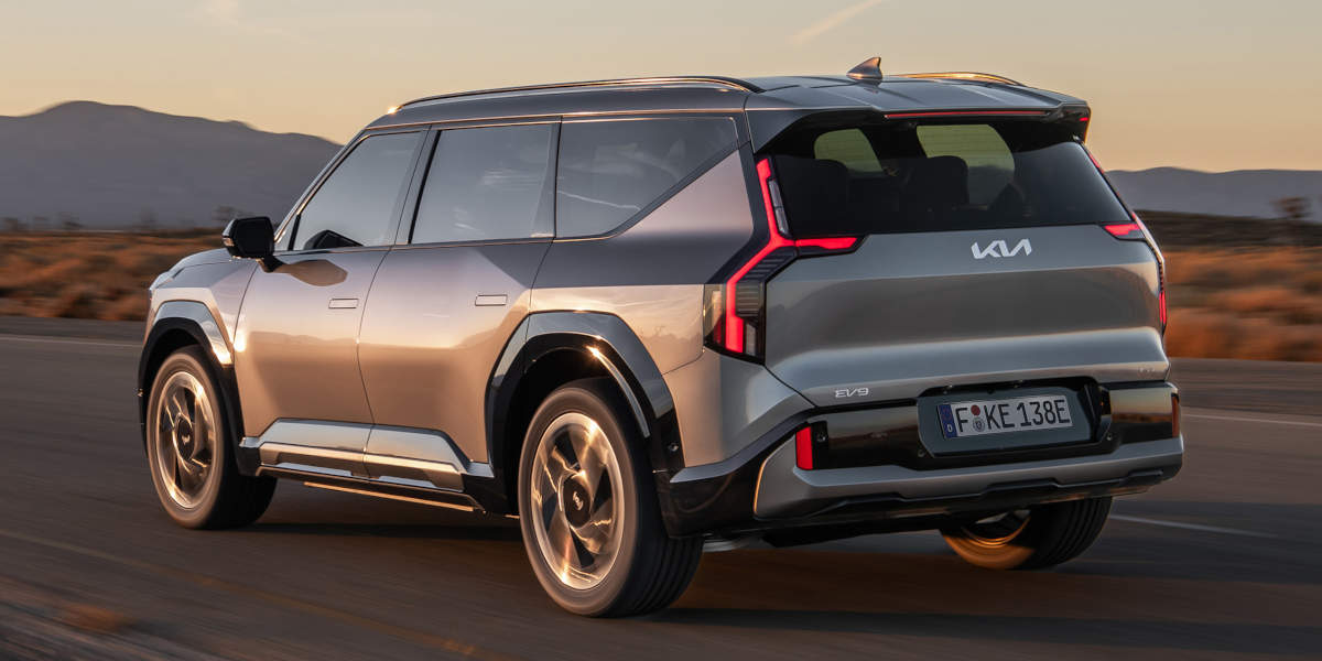 Kia EV9 GT schräg von hinten links