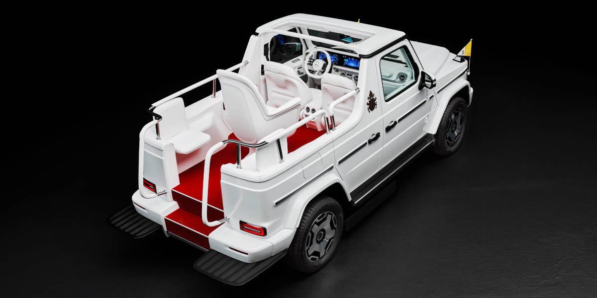 Mercedes-Benz G-Klasse Papamobil Heck schräg Vogelperspektive