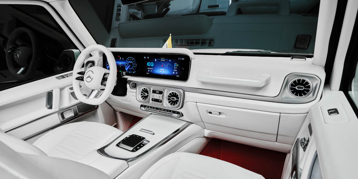 Mercedes Benz G-Klasse Papamobil Innenraum