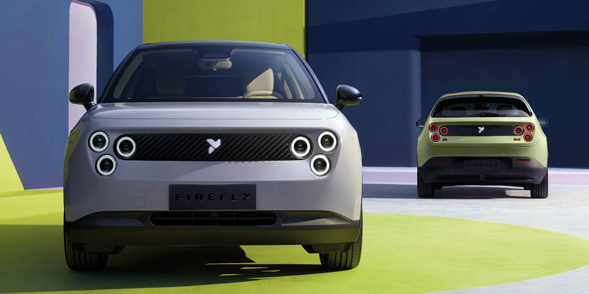 Nio Firefly Teaser. Zwei Modelle auf einem Bild. Front- und Heckansicht
