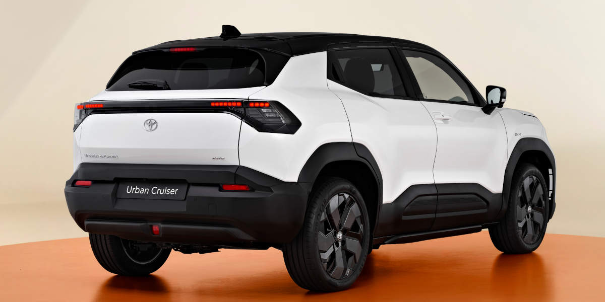 Toyota Urban Cruiser schräg von hinten aufgenommen