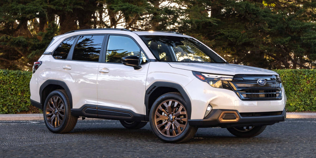 Subaru Forester weiß Frontansicht seitlich