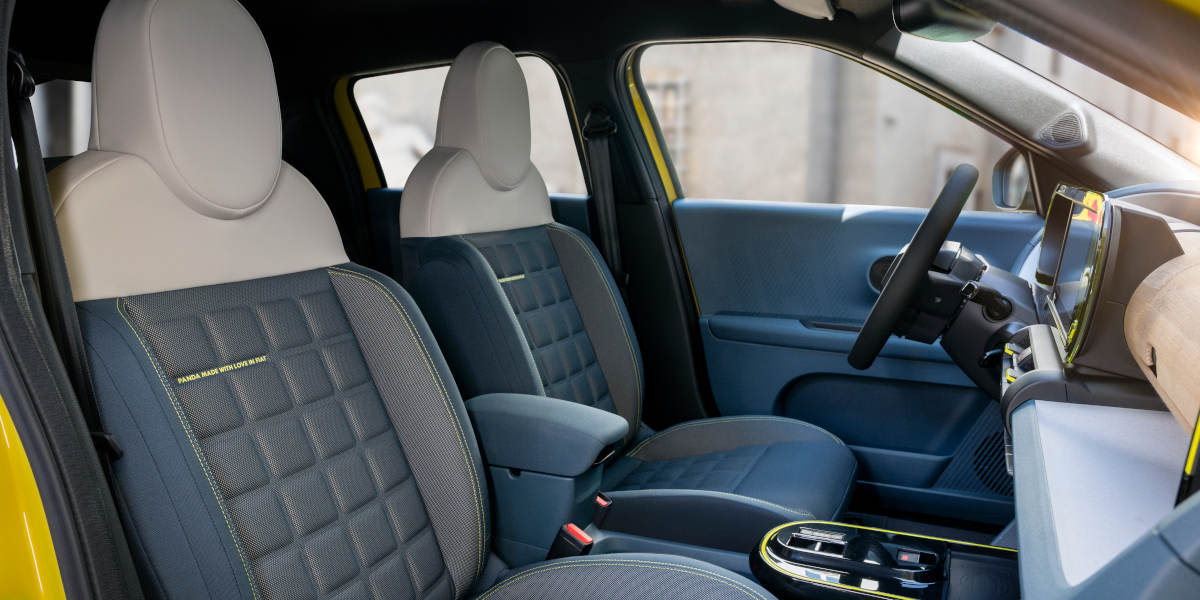 Fiat Grande Panda Innenraum. Blick vom Fahrersitz aus.
