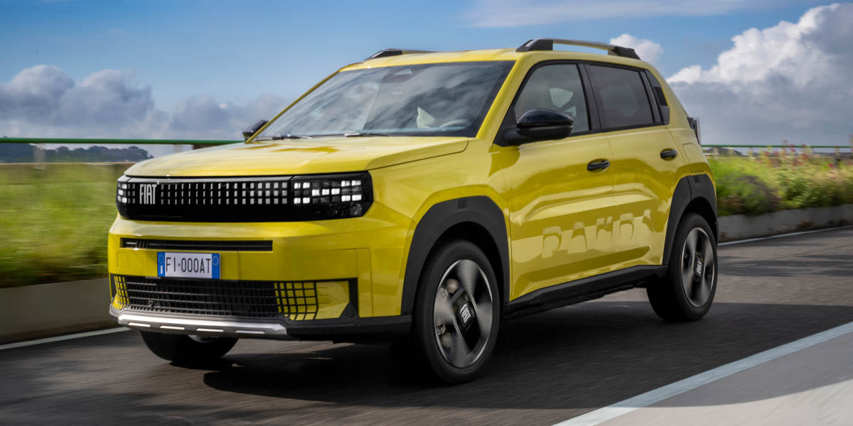 Fiat Grande Panda in gelb. Ansicht schräg von vorne
