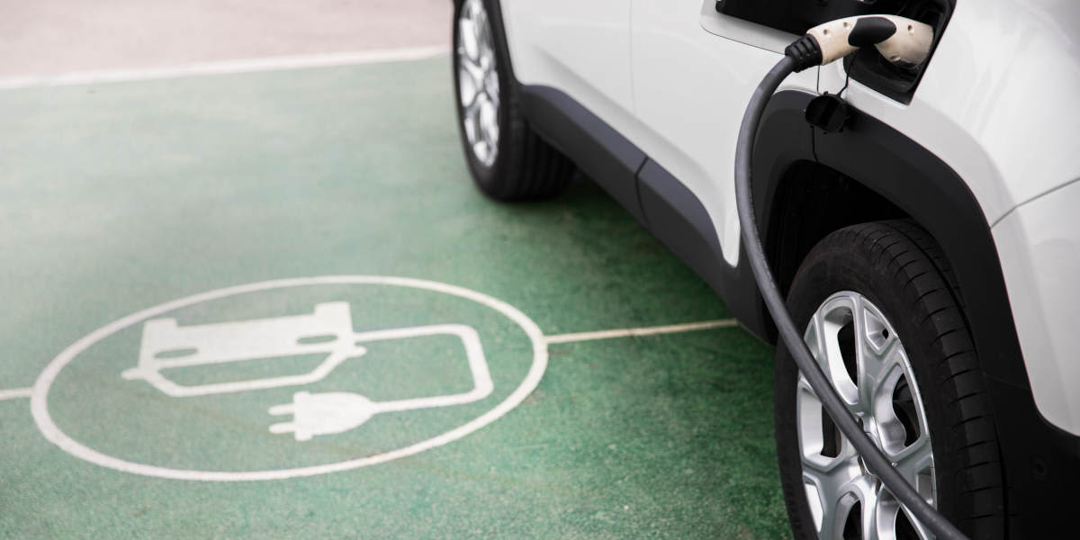 E-Auto Elektro Aufladen Parkplatz 