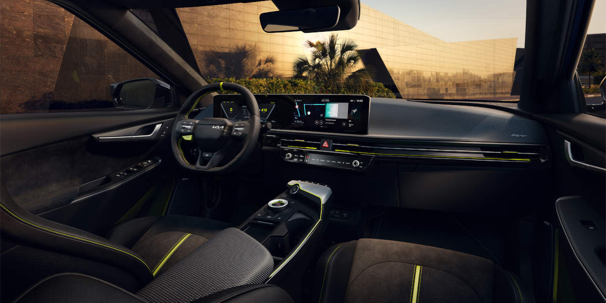 Kia EV6 GT Innenraum Blick aufs Cockpit.
