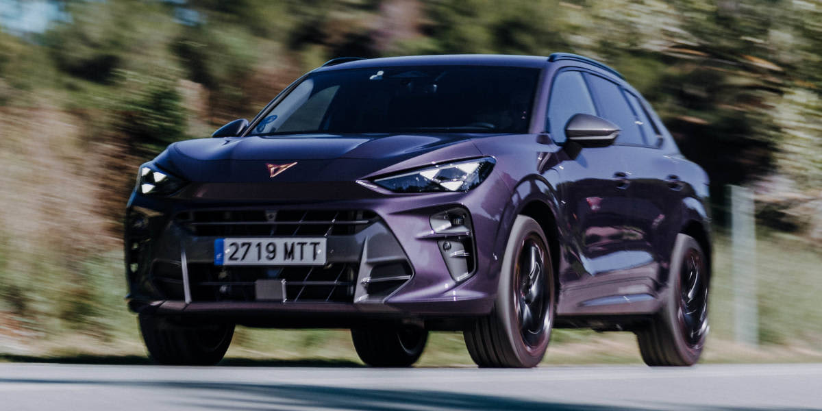 Cupra Terramar e-Hybrid: Frontansicht in Fahrt