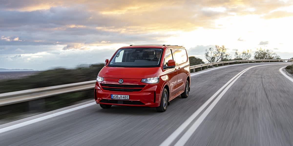VW Transporter in rot
