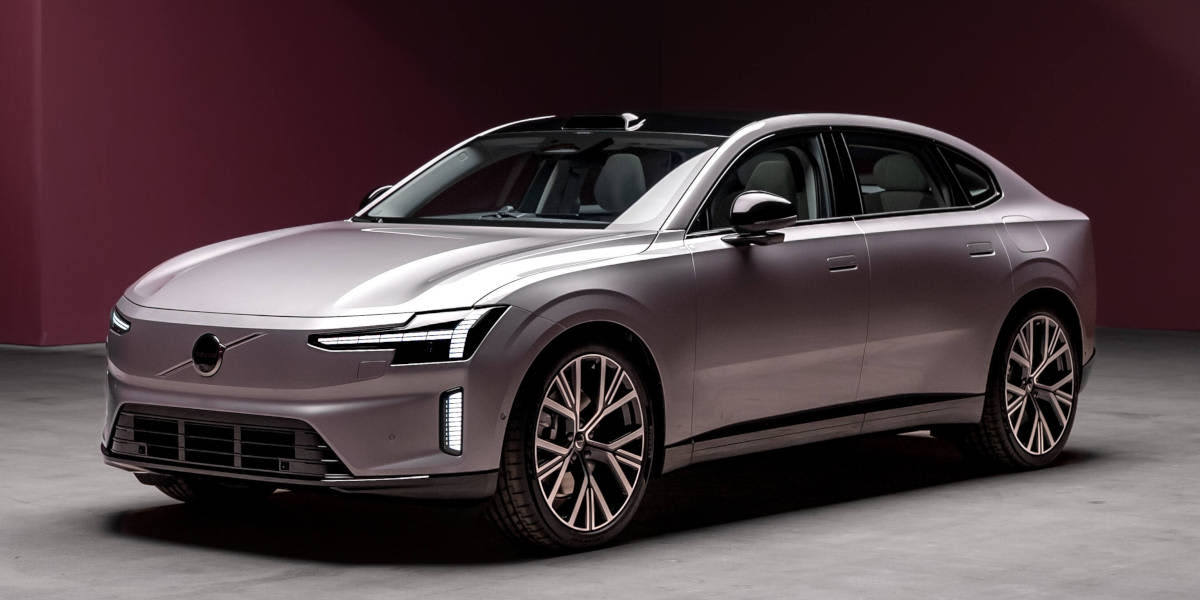 Volvo ES90 in der seitlichen Frontalansicht