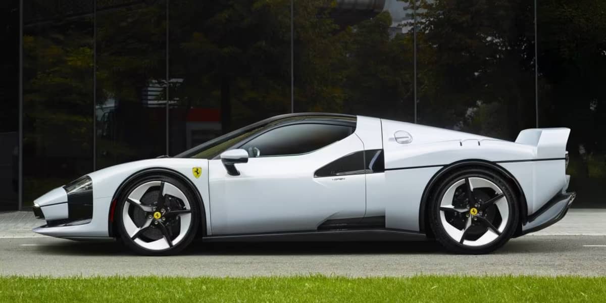 Ferrari SC40 Seite